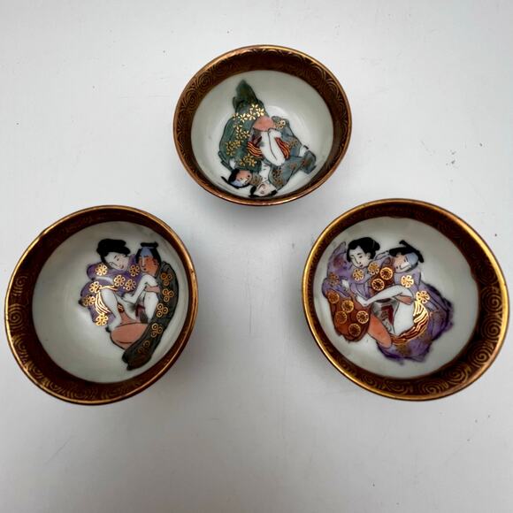Vintage Japanese Kutani Shunga Erotic Sake Cups Set of 3 Hand Painted Porcelain - Picture 5 of 16